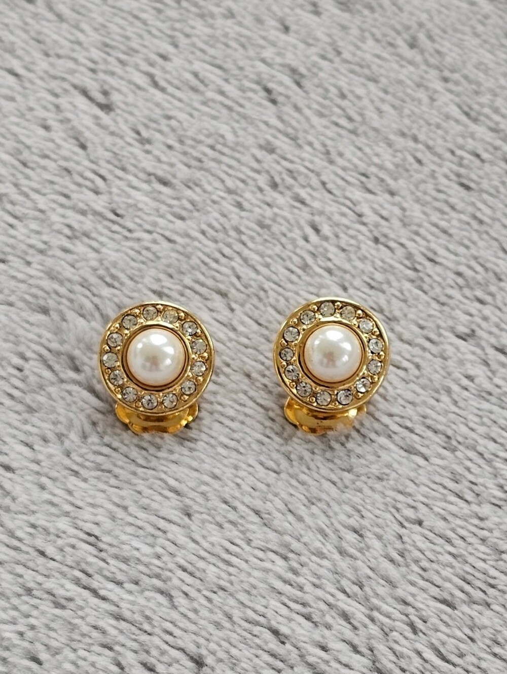 Christian Dior Vintage Clip On Small Faux Pearl and Crystal Earrings - Picture 2 of 16